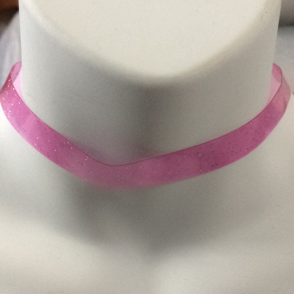 Unique chokers